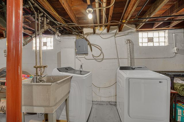 114 Beverly Lane, Hobart, IN 46342