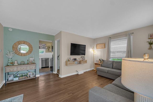 114 Beverly Lane, Hobart, IN 46342