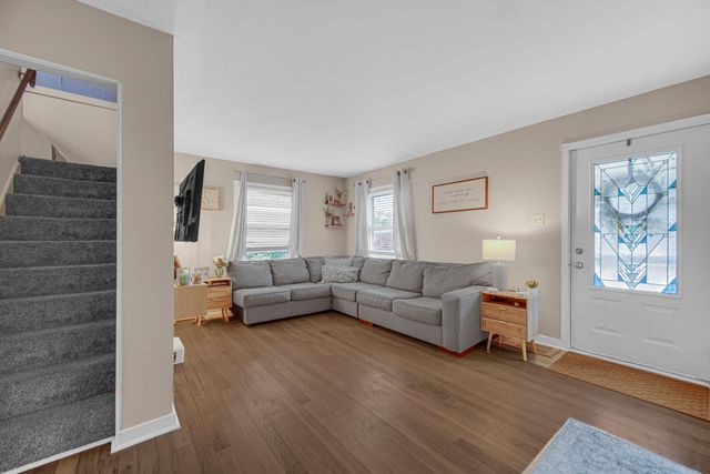 114 Beverly Lane, Hobart, IN 46342