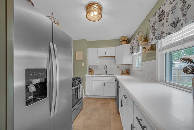 114 Beverly Lane, Hobart, IN 46342