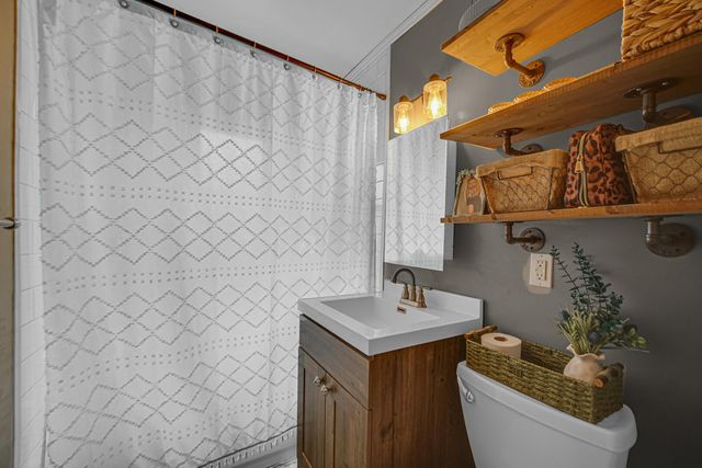 114 Beverly Lane, Hobart, IN 46342