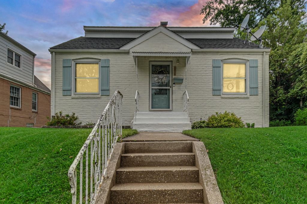 114 Beverly Lane, Hobart, IN 46342