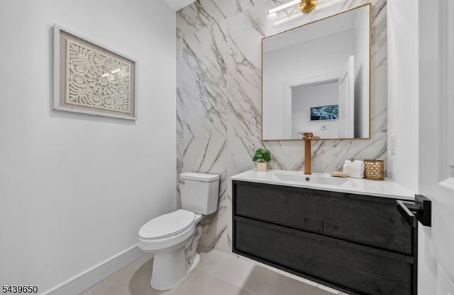 6 Short hill road, Clifton City, NJ 07012
