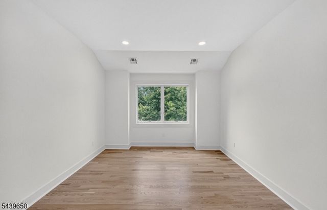 6 Short hill road, Clifton City, NJ 07012