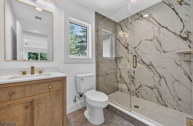 6 Short hill road, Clifton City, NJ 07012