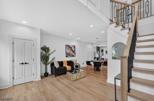 6 Short hill road, Clifton City, NJ 07012