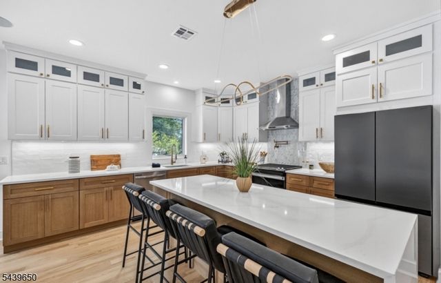 6 Short hill road, Clifton City, NJ 07012
