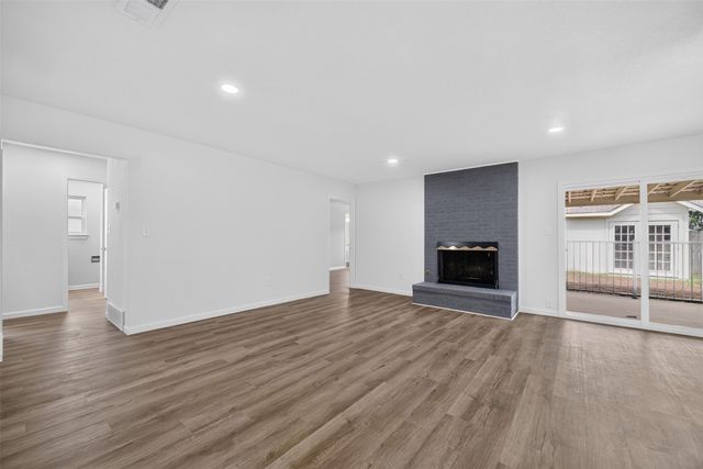 2102 Jeannette Court, Arlington, TX 76010