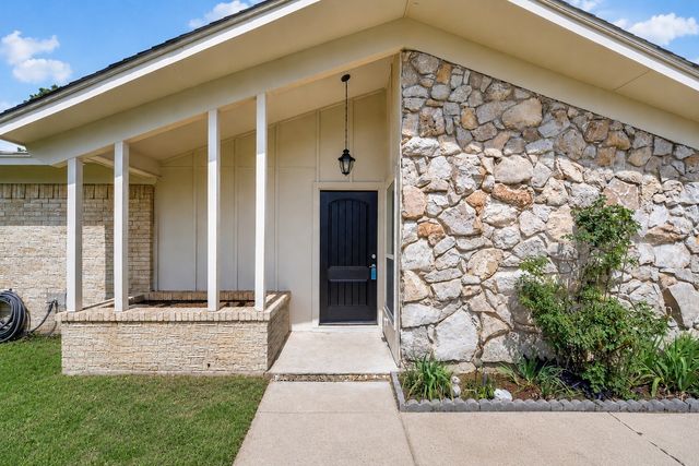 2102 Jeannette Court, Arlington, TX 76010