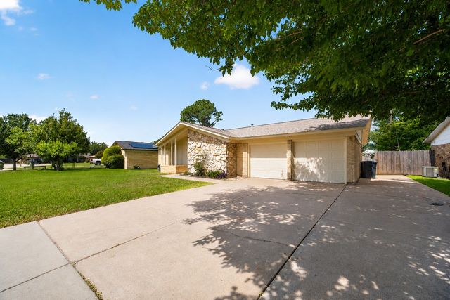2102 Jeannette Court, Arlington, TX 76010