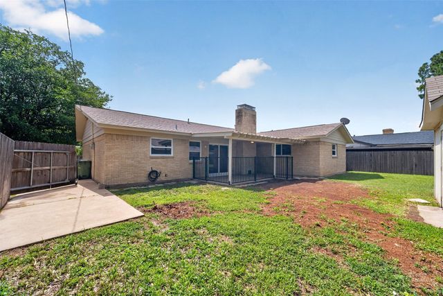 2102 Jeannette Court, Arlington, TX 76010