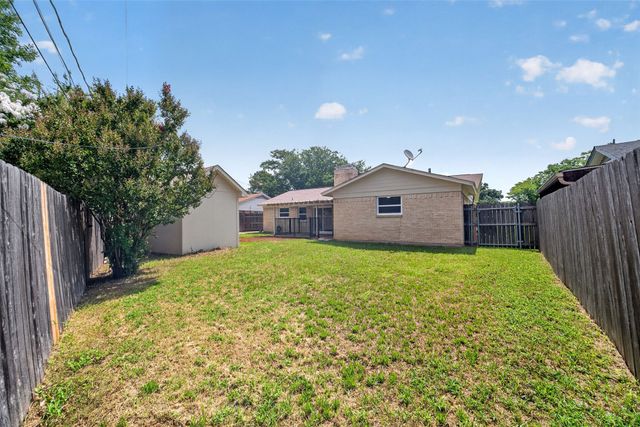 2102 Jeannette Court, Arlington, TX 76010