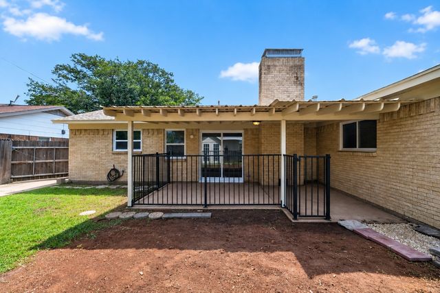 2102 Jeannette Court, Arlington, TX 76010