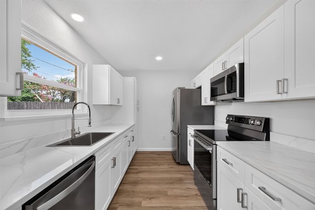 2102 Jeannette Court, Arlington, TX 76010