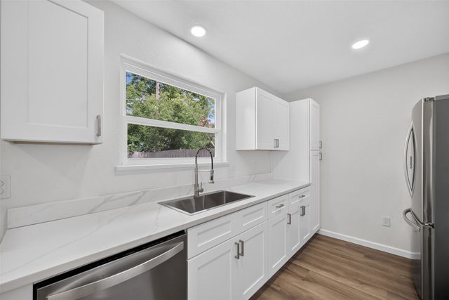 2102 Jeannette Court, Arlington, TX 76010