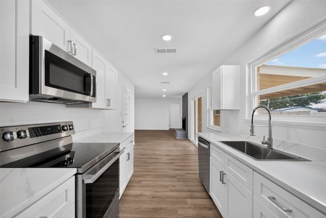 2102 Jeannette Court, Arlington, TX 76010