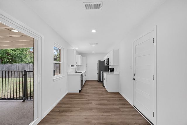 2102 Jeannette Court, Arlington, TX 76010