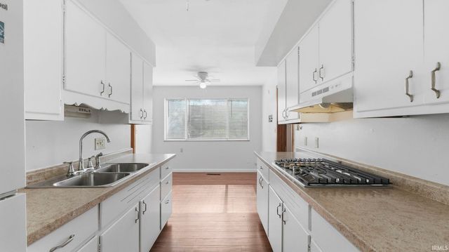 2824 Ashcroft Drive, Fort Wayne, IN 46806