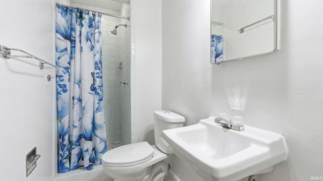 2824 Ashcroft Drive, Fort Wayne, IN 46806