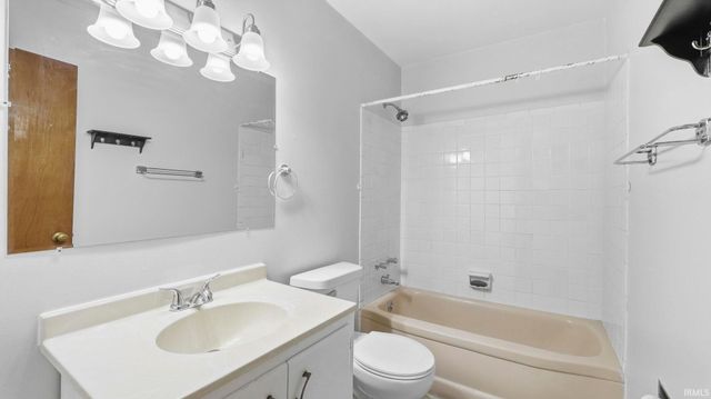 2824 Ashcroft Drive, Fort Wayne, IN 46806