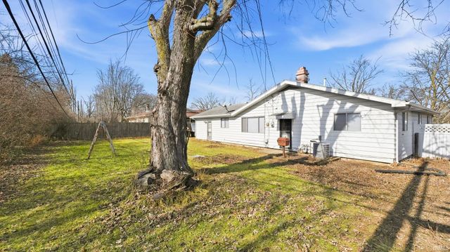 2824 Ashcroft Drive, Fort Wayne, IN 46806