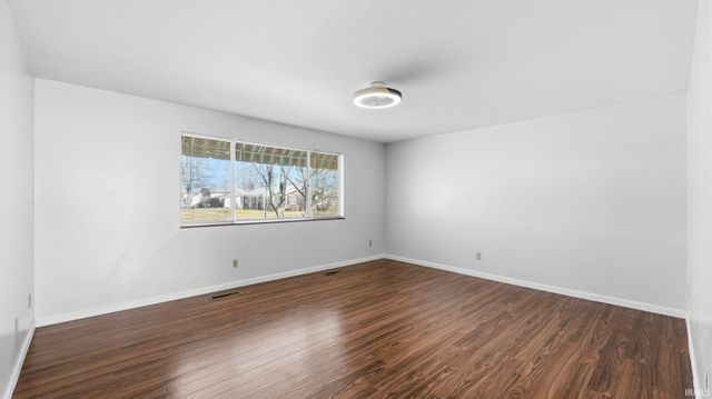 2824 Ashcroft Drive, Fort Wayne, IN 46806