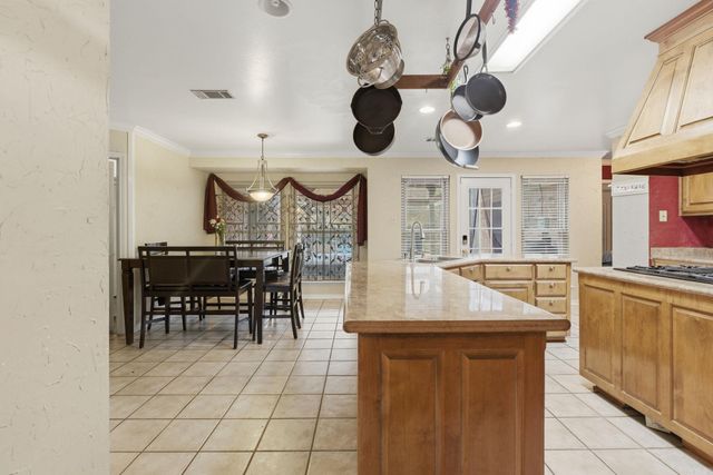 24 Winona Dr, Maumelle, AR 72113