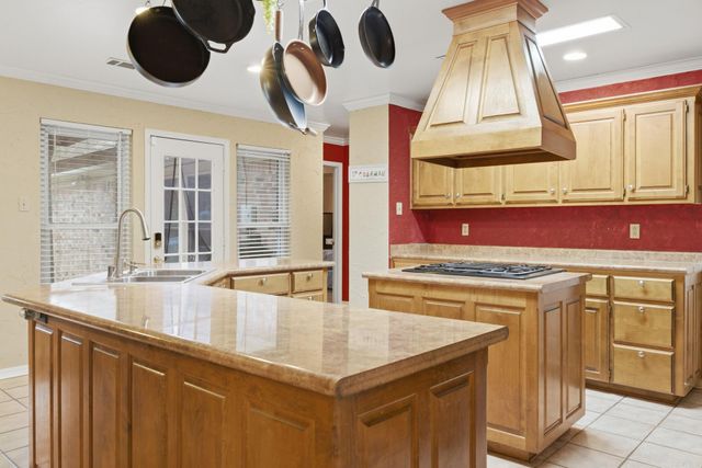 24 Winona Dr, Maumelle, AR 72113