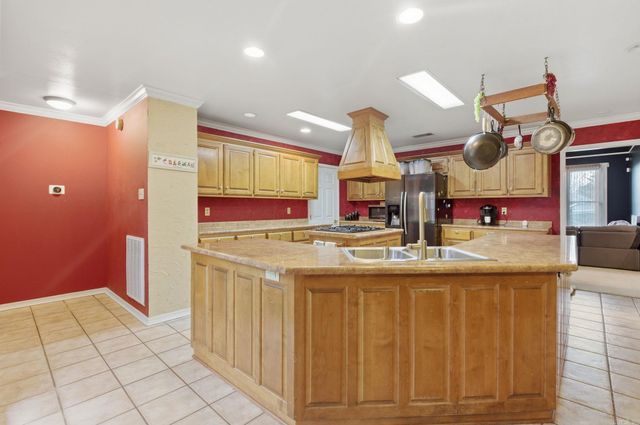 24 Winona Dr, Maumelle, AR 72113