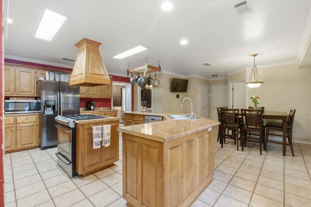 24 Winona Dr, Maumelle, AR 72113