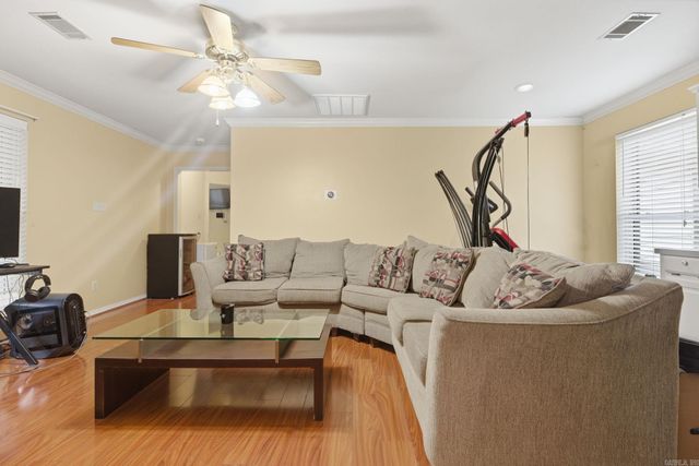 24 Winona Dr, Maumelle, AR 72113