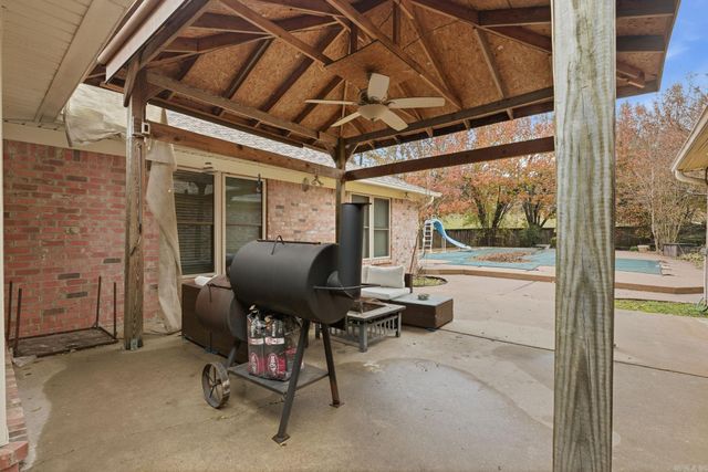 24 Winona Dr, Maumelle, AR 72113