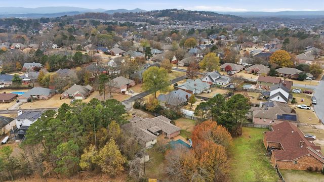 24 Winona Dr, Maumelle, AR 72113