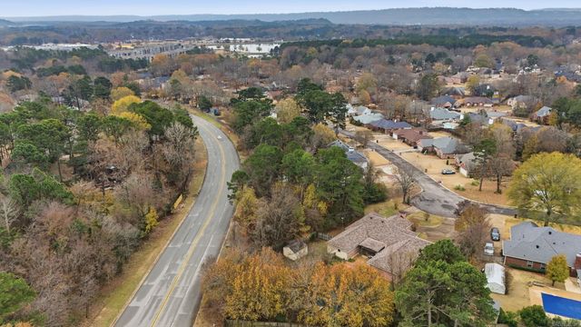 24 Winona Dr, Maumelle, AR 72113