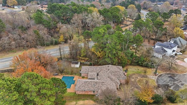 24 Winona Dr, Maumelle, AR 72113