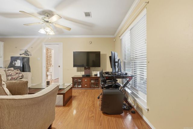 24 Winona Dr, Maumelle, AR 72113