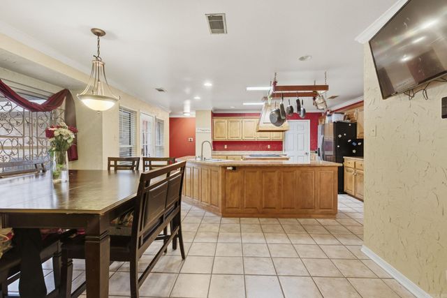 24 Winona Dr, Maumelle, AR 72113