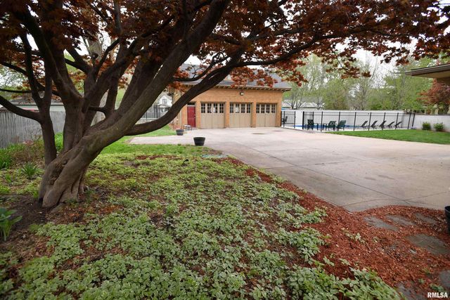 1515 NE GLEN OAK Avenue, Peoria, IL 61603