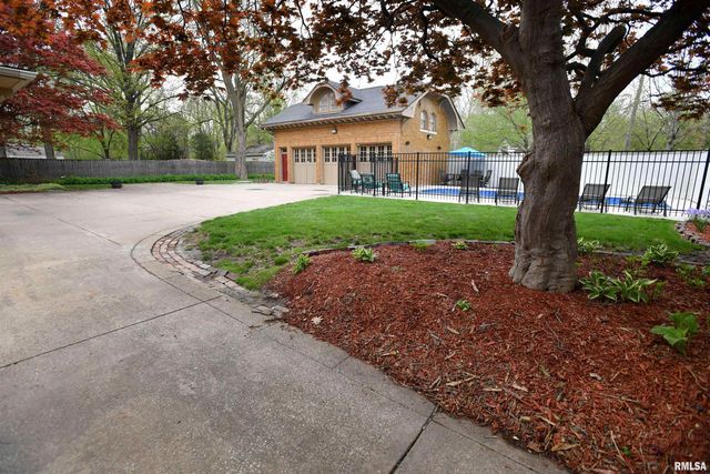 1515 NE GLEN OAK Avenue, Peoria, IL 61603