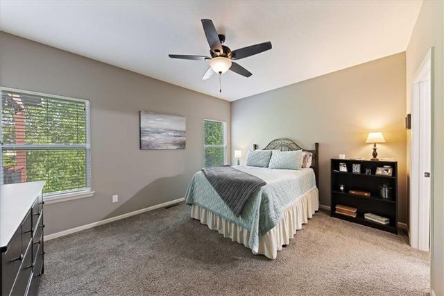 931 N Oak Terrace, Tonganoxie, KS 66086