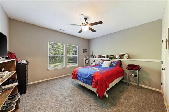 931 N Oak Terrace, Tonganoxie, KS 66086