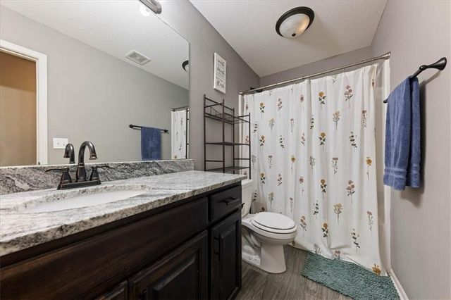 931 N Oak Terrace, Tonganoxie, KS 66086