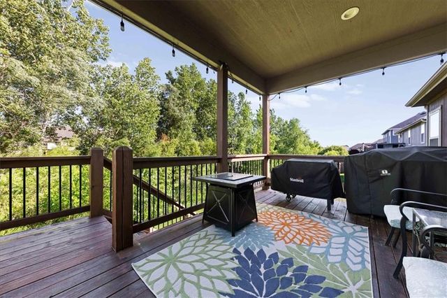 931 N Oak Terrace, Tonganoxie, KS 66086