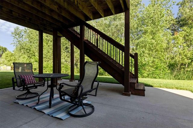 931 N Oak Terrace, Tonganoxie, KS 66086