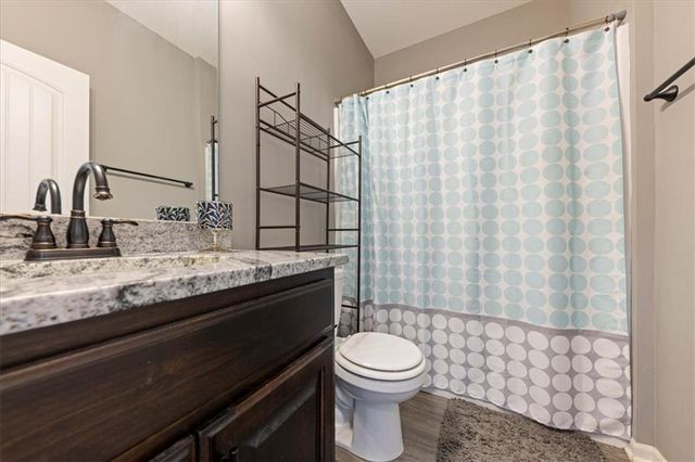 931 N Oak Terrace, Tonganoxie, KS 66086