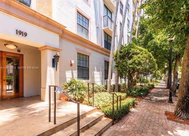 1919 Van Buren St 212A, Hollywood, FL 33020