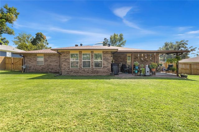 1023 W Magnolia Street, Rogers, AR 72756