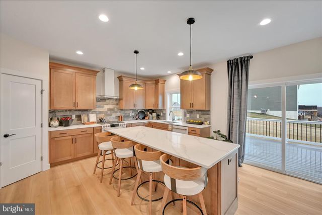 1 LANTERN CT, Carlisle, PA 17013