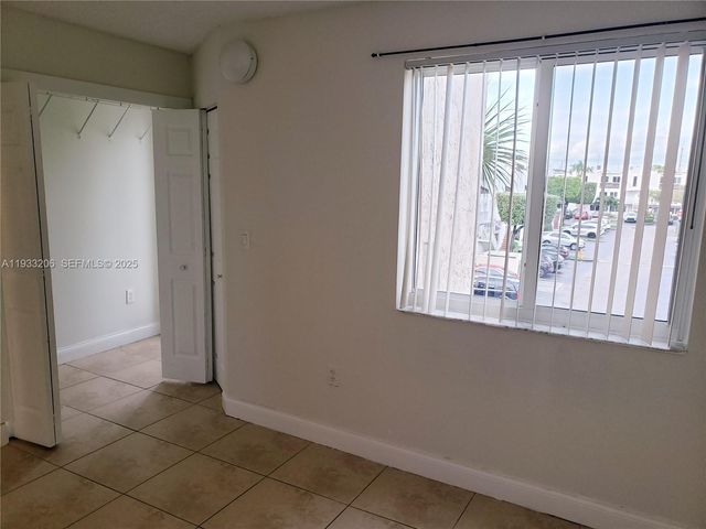 8660 NW 5th Ter 15-209, Miami, FL 33126