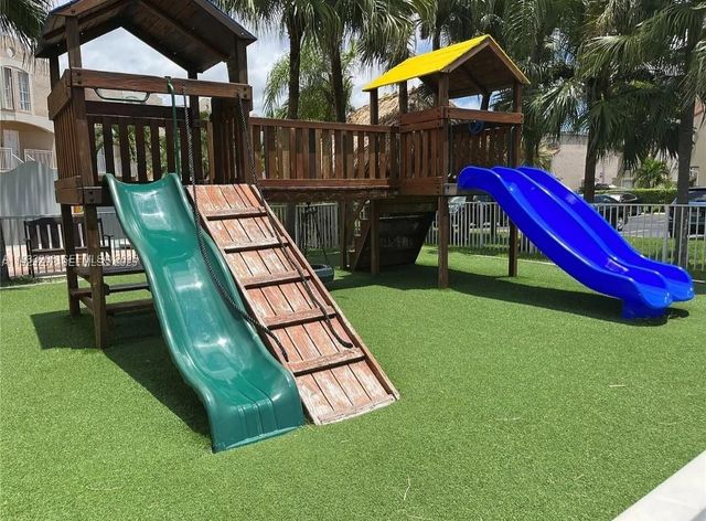 8660 NW 5th Ter 15-209, Miami, FL 33126